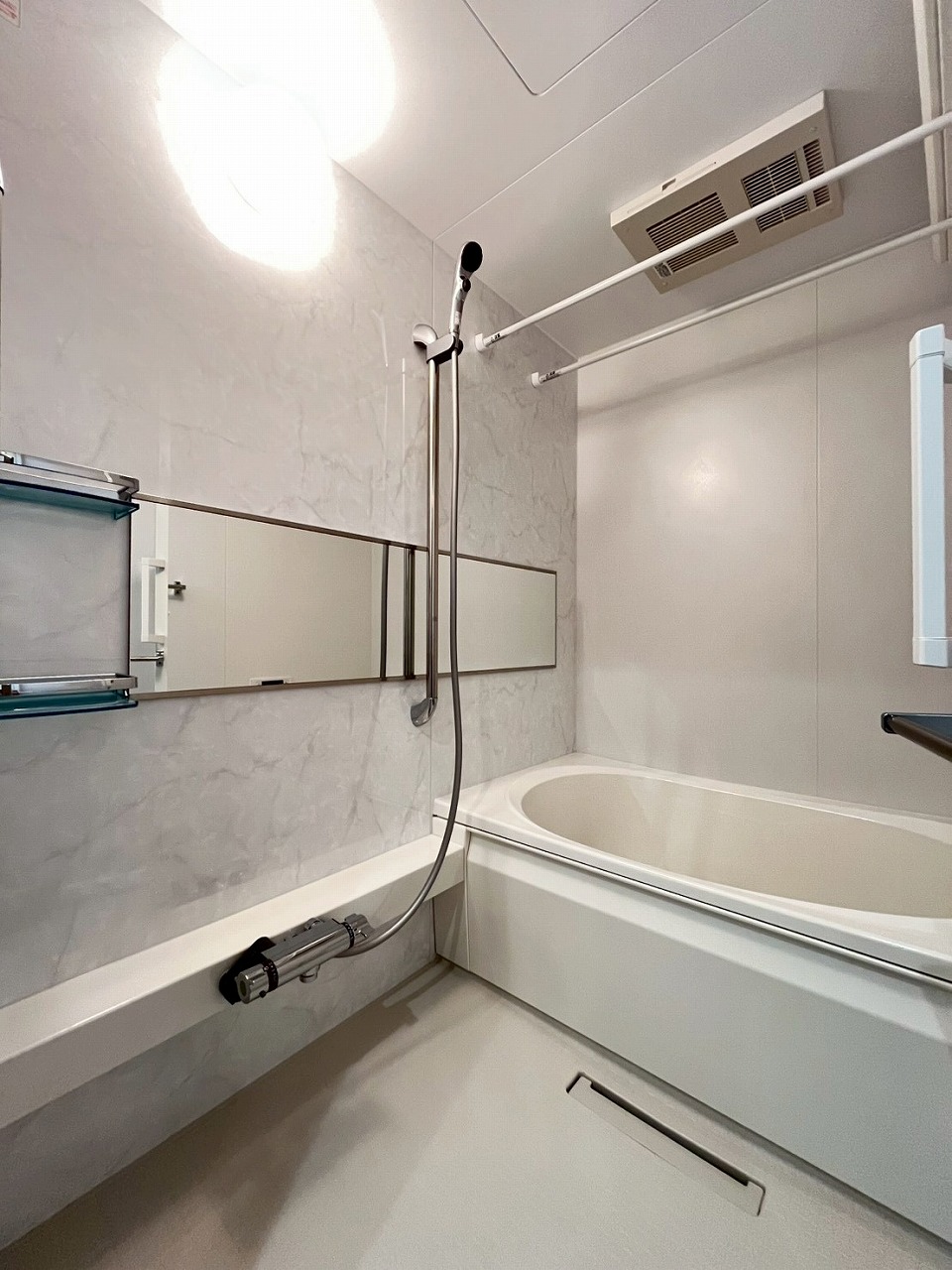 バス・シャワールーム　※同じ間取り別のお部屋の写真です。