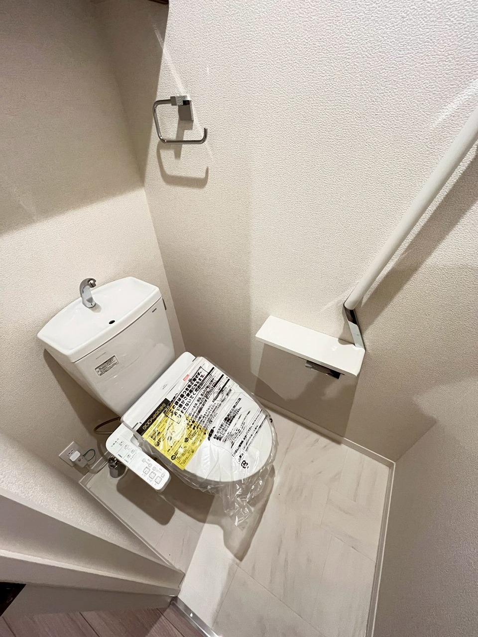 トイレ　※同じ間取り別のお部屋の写真です。