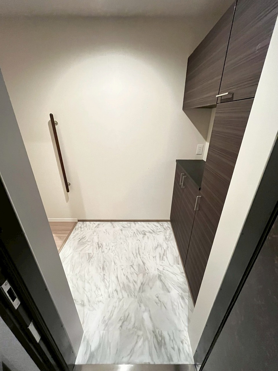 玄関　※同じ間取り別のお部屋の写真です。