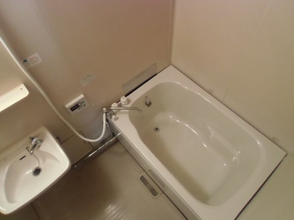 バス・シャワールーム　浴槽交換中につき同タイプの浴室の写真です。