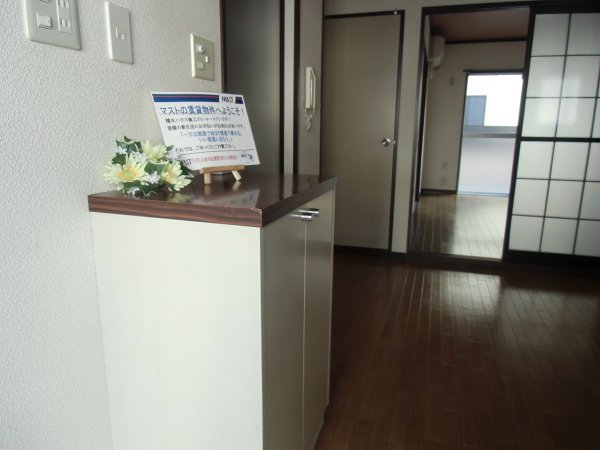 玄関　下駄箱もあります。