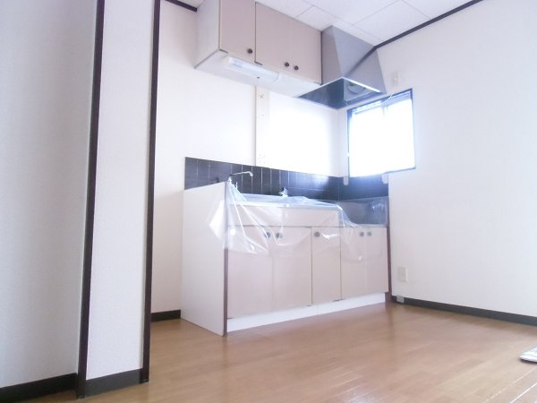 キッチン　窓があるキッチンは換気もできます。