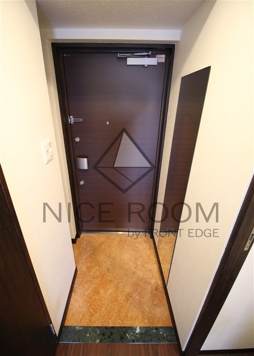 玄関　スプランディッド安土町　玄関