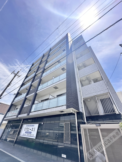 建物外観　目の前がコンビニ・隣がスーパーの好立地♪