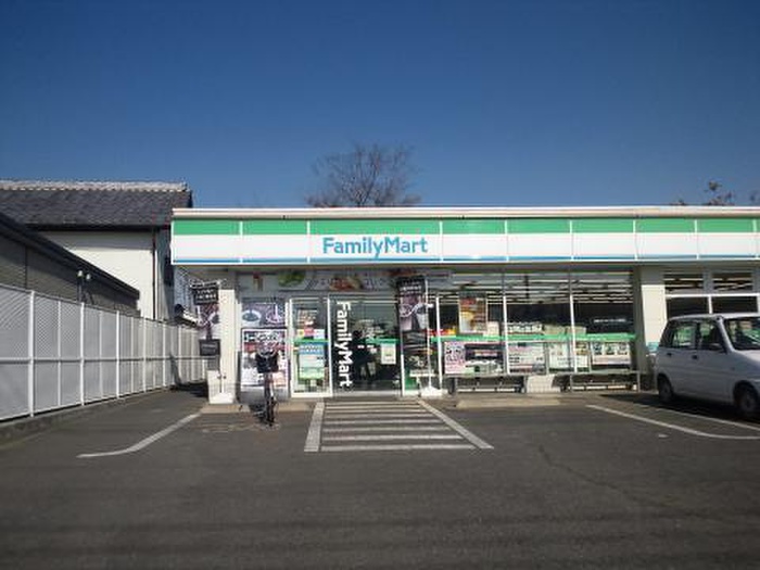 コンビニ　ファミマ秀栄花小金井店（コンビニ）まで581m