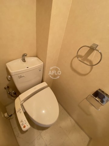 トイレ　レジディア都島II　温水洗浄便座