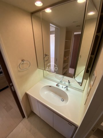 洗面設備　レジディア都島II　独立洗面台