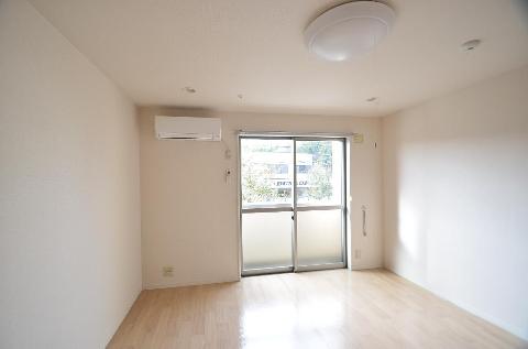 居室・リビング　室内