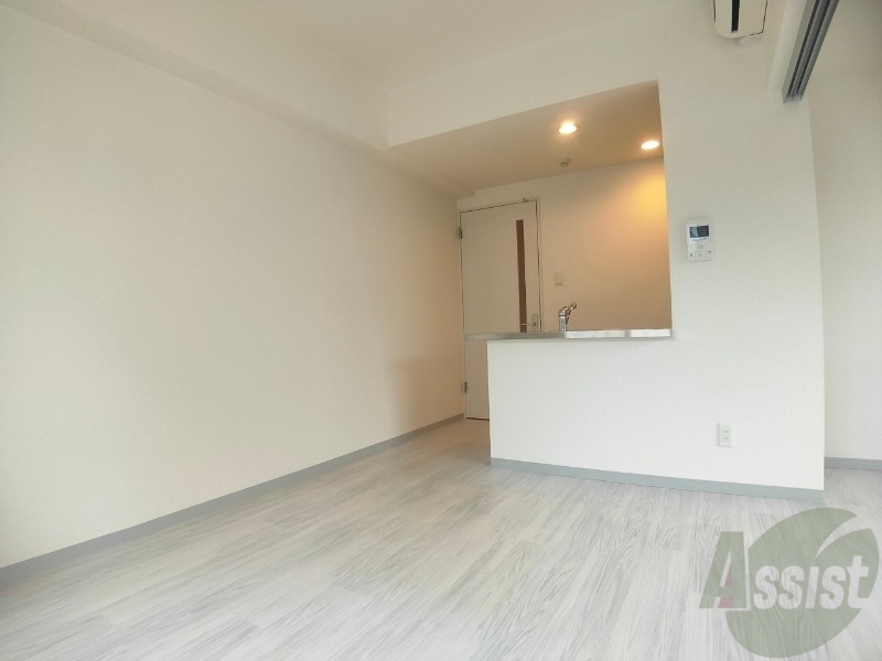 居室・リビング　リビングです。白を基調としていてお部屋全体が明るいですね！