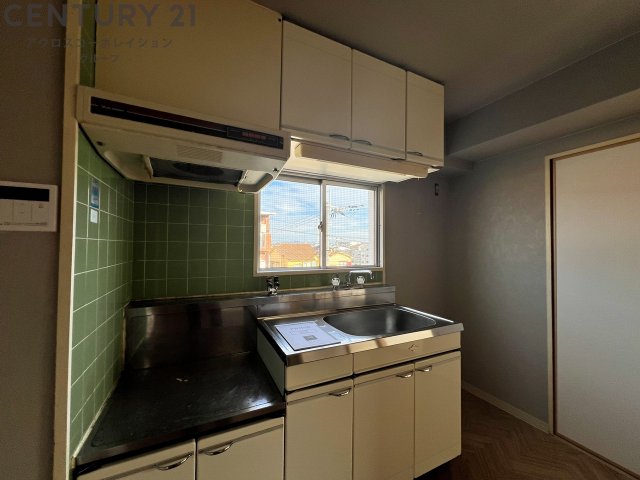 キッチン　壁付けキッチンでスペースを最大限有効活用できます！