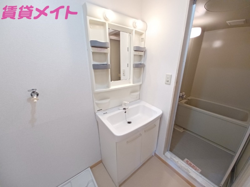 洗面設備　同型参考写真です