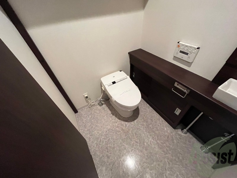 トイレ　シャワートイレになっているので快適です！