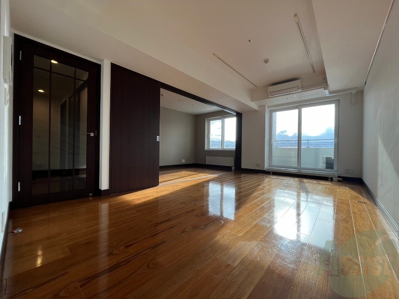 居室・リビング　広々としたリビングですね。使い勝手がよさそうですね！