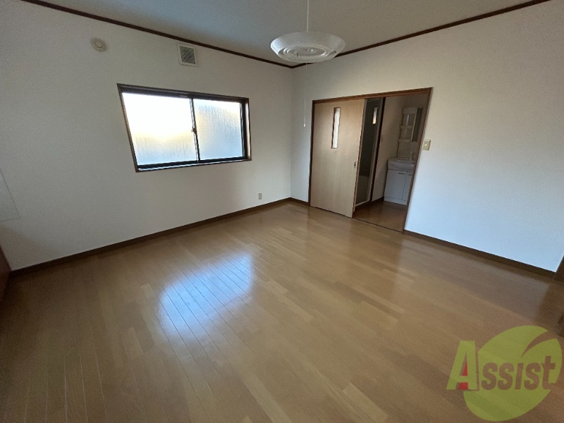 居室・リビング　９帖のダイニングキッチンです。家具の設置がしやすい形です。