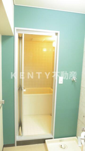 バス・シャワールーム　コンパクトで使いやすいお風呂です