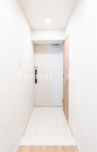 玄関　奥行を感じる玄関でございます