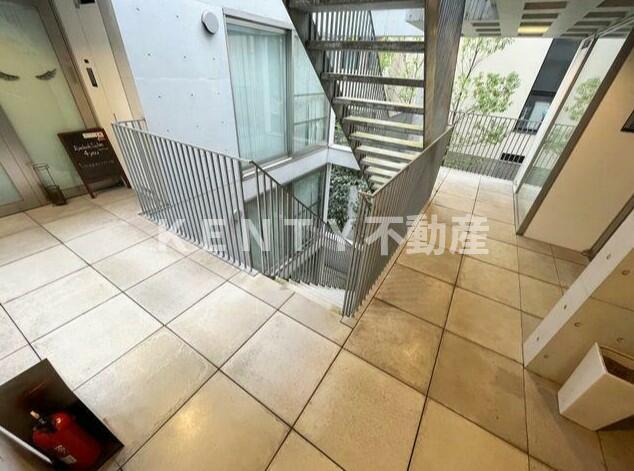 ロビー　建物の内部です