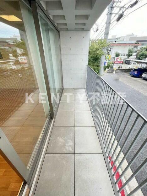 バルコニー　お洗濯にも便利なバルコニー付き