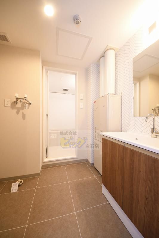 洗面設備　お洒落な洗面化粧台付きです♪