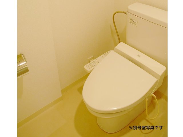トイレ　内装は落ち着いています