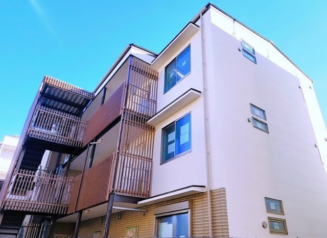 建物外観　愛猫との新しい物語が始まる。木の温もりと開放感に満ちた外観