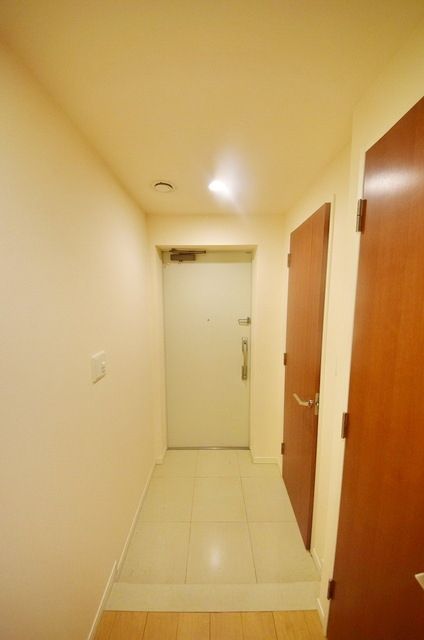 玄関　別タイプのお部屋写真です