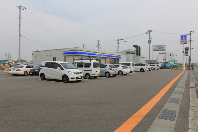 コンビニ　ローソン　松山空港東店（コンビニ）まで476m