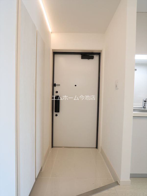 玄関　玄関　シューズボックス付