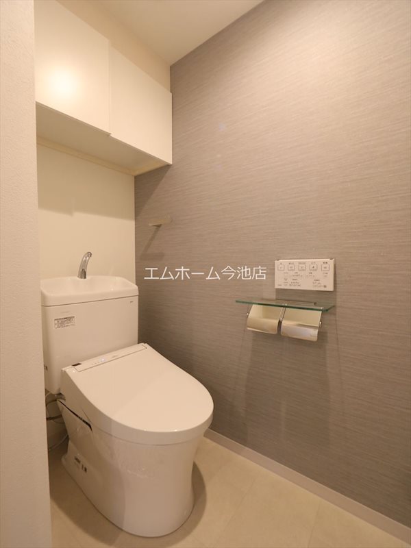 トイレ　温水洗浄便座付トイレ