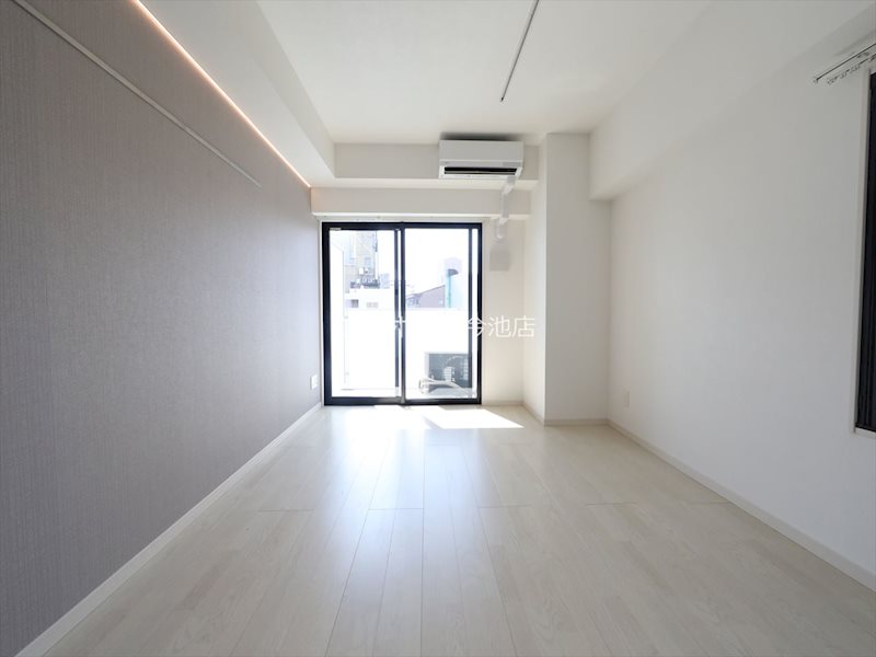 その他部屋・スペース　洋室8.4帖　エアコン付　収納充実　バルコニーに面しています