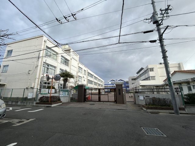 小学校　高槻市立高槻小学校（小学校）まで925m