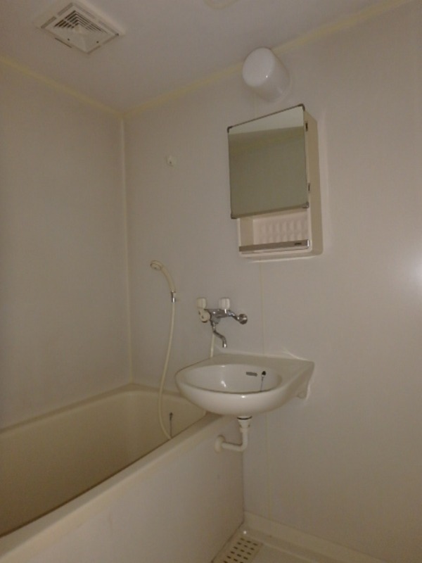 バス・シャワールーム　図面と現状に相違がある場合には現状を優先