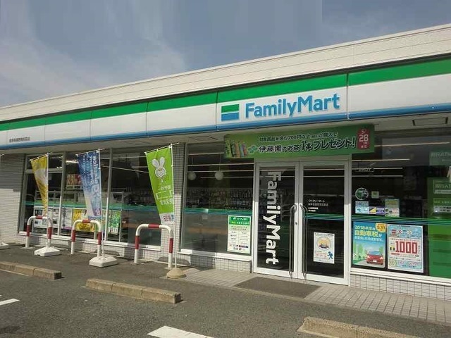 コンビニ　ファミリーマート各務原にんじん通店（コンビニ）まで842m