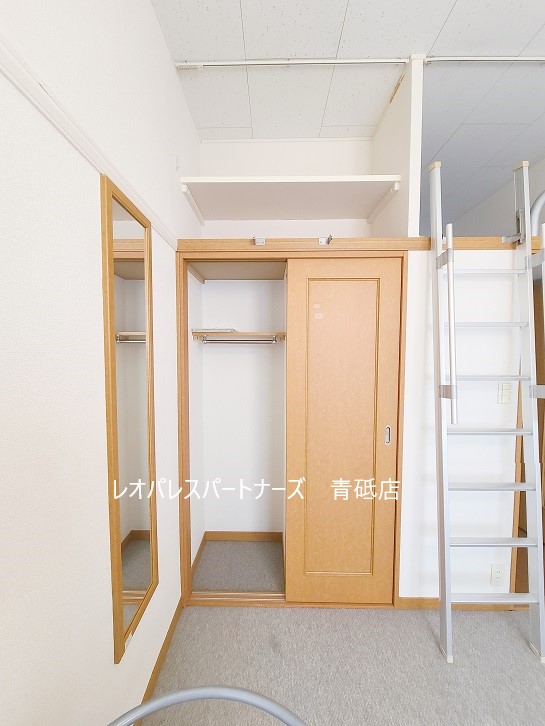 収納　1Fフローリング 2Fカーペット