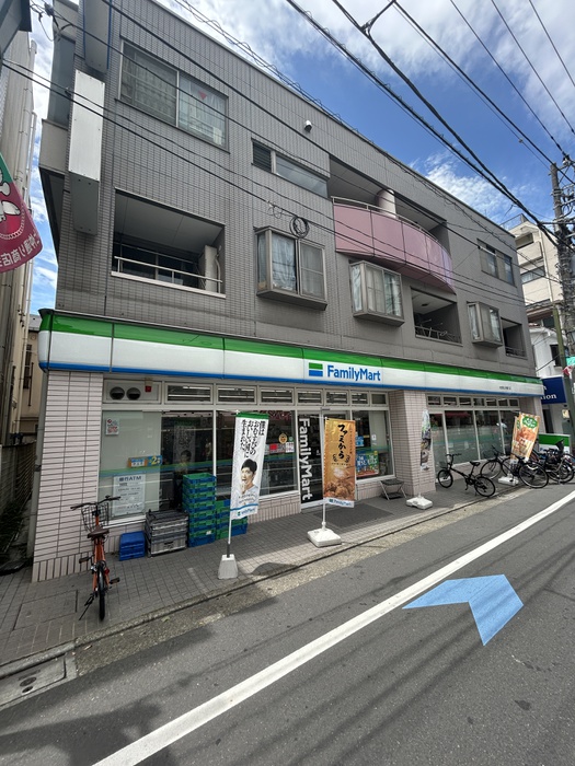 コンビニ　ファミリーマート（コンビニ）まで240m