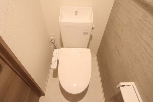 トイレ　温水洗浄暖房便座