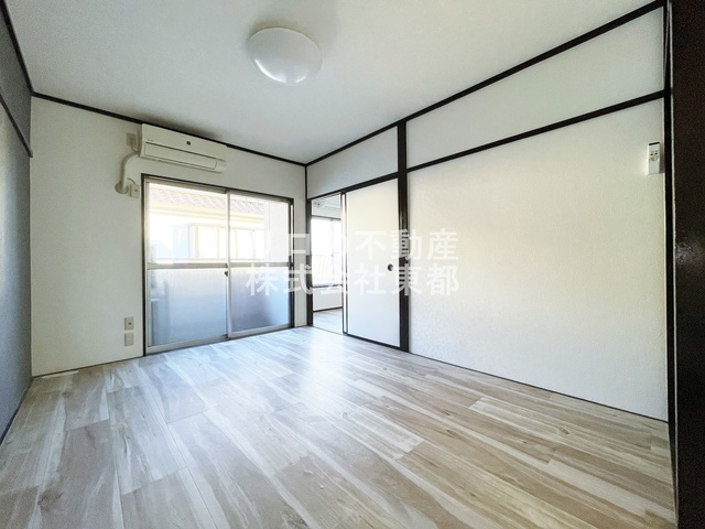 その他部屋・スペース　室内は落ち着いた温もりを感じるフローリングです☆