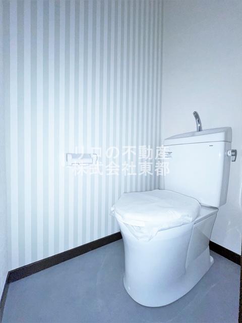 トイレ　白基調で清潔感のあるトイレです♪