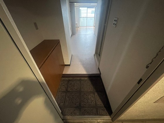 玄関　※別号室の写真になります