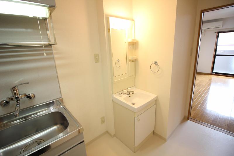 洗面設備　２　独立洗面化粧台付き！