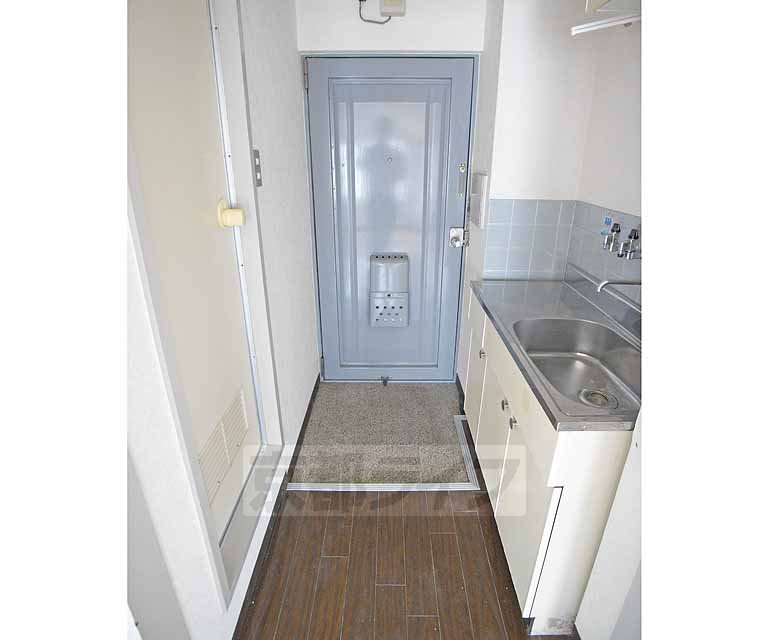 玄関　スペースのあるお部屋です。