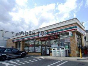 コンビニ　セブンイレブン札幌八軒8条店（コンビニ）まで804m