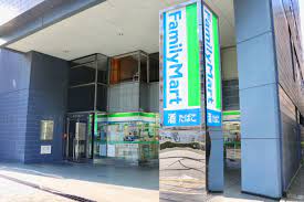 コンビニ　ファミリーマート 麹町三丁目店（コンビニ）まで262m