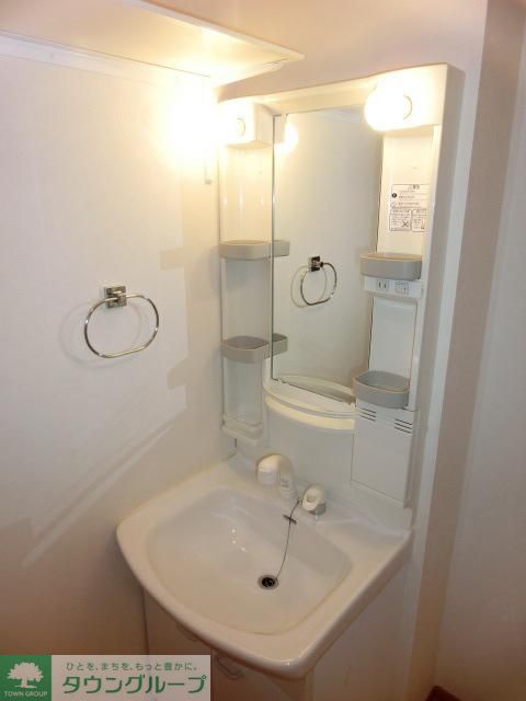 洗面設備　嬉しいシャンプードレッサー付