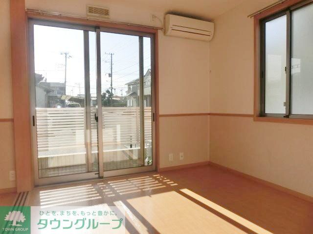 居室・リビング　明るい2面採光のお部屋です