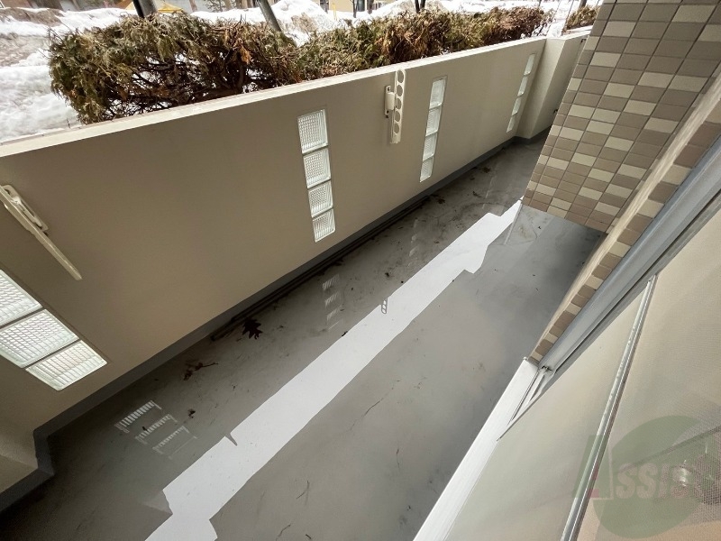 バルコニー　窓からの日光は気持ちを明るくしてくれますよ。