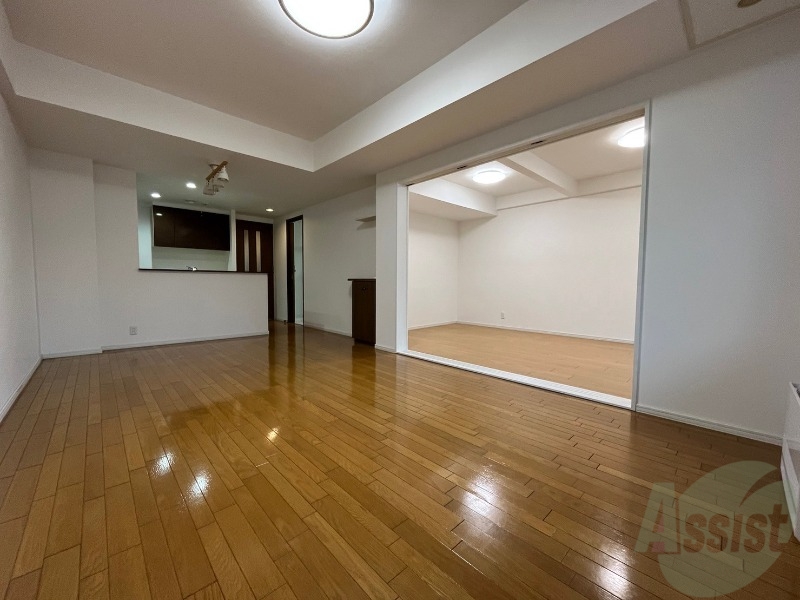 居室・リビング　広くてキレイなお部屋が広がっていて、充実した生活が送れそう。