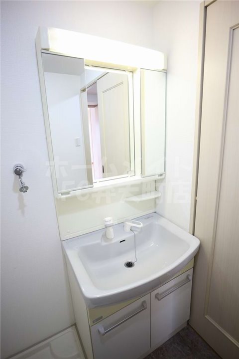 洗面設備　コンパクトで使いやすい洗面所