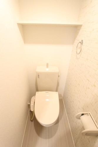 トイレ　温水洗浄便座