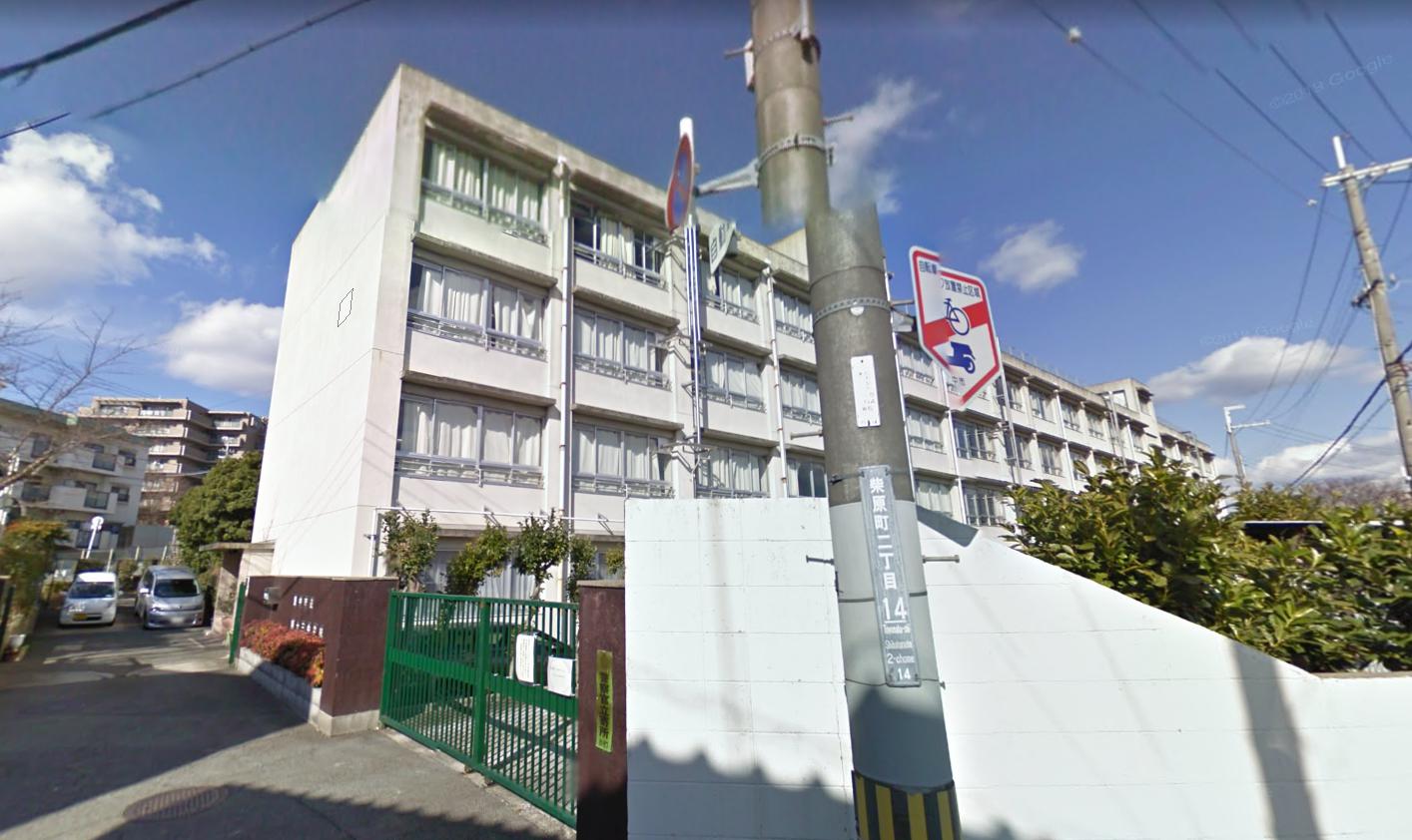 中学校　豊中市立第十三中学校（中学校）まで407m